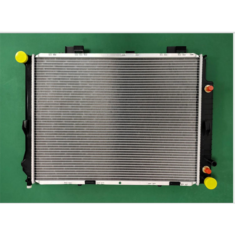 Benz 1995 1.8L C200 Baza Avtomatik Radiator
